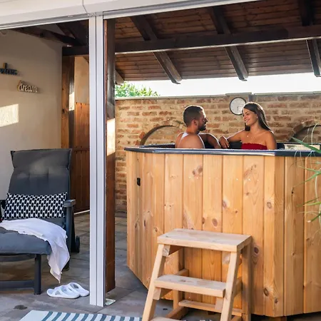 Lexi Apartman private HydroMassage Hot Tub Balatonboglár Apartamento