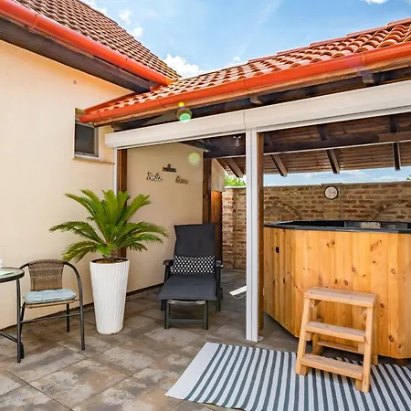 Lexi Private Hydromassage Hot Tub * Balatonboglár