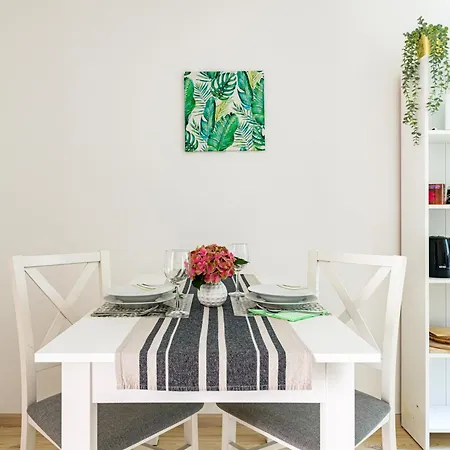 Lexi Private Hydromassage Hot Tub *