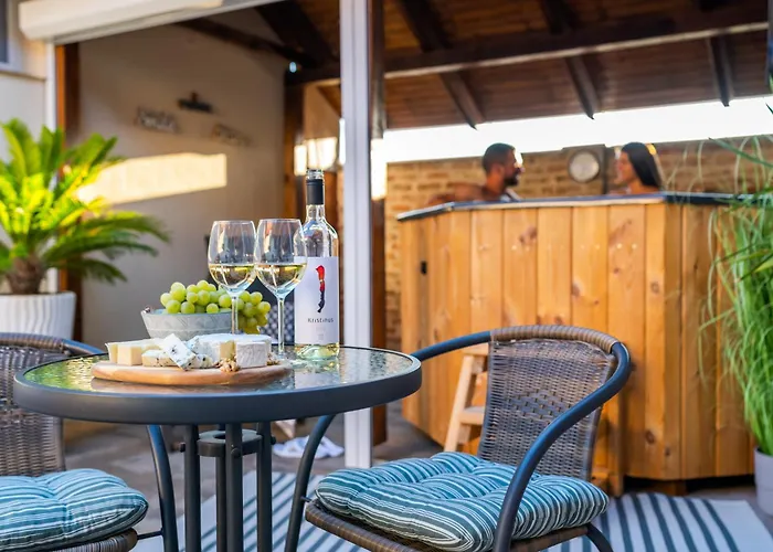 Lexi Private Hydromassage Hot Tub *